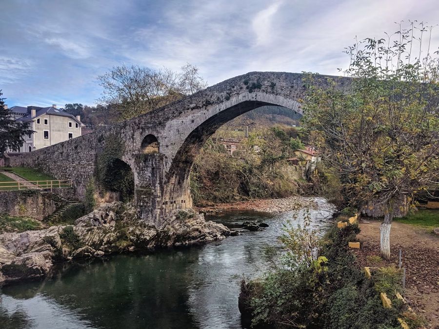 Calle-el-Parque,-Cangas-de-Onís.jpg