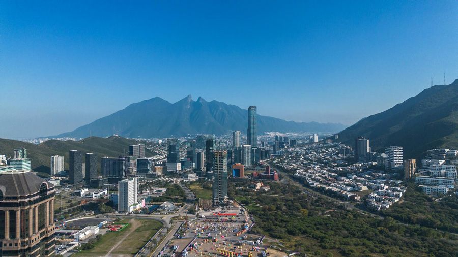 Macroplaza-runs-to-Parque-Fundidora.jpg