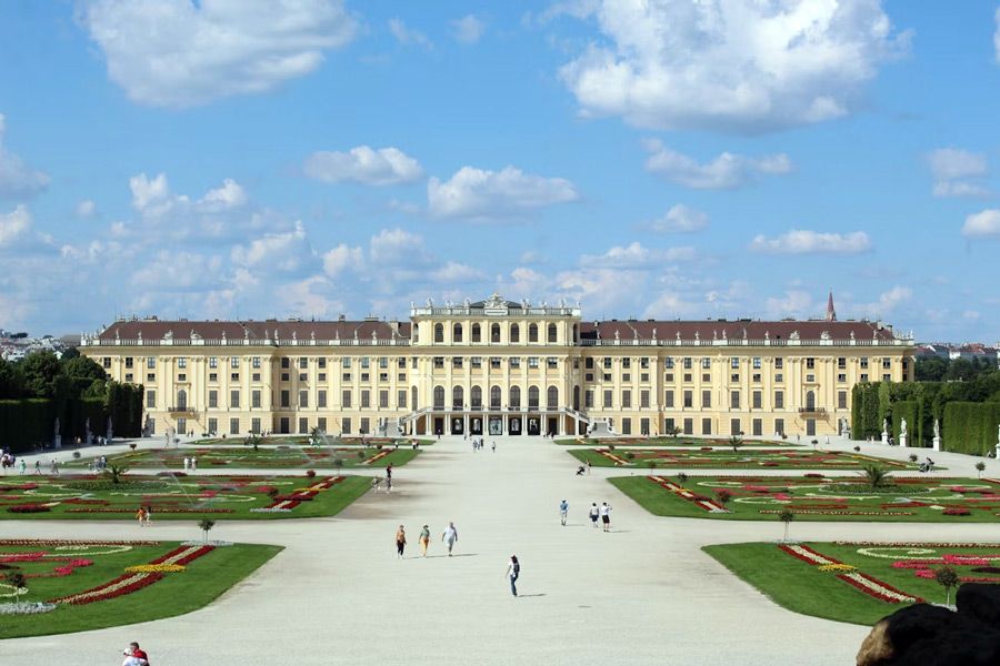 Schönbrunn-Palace.jpg
