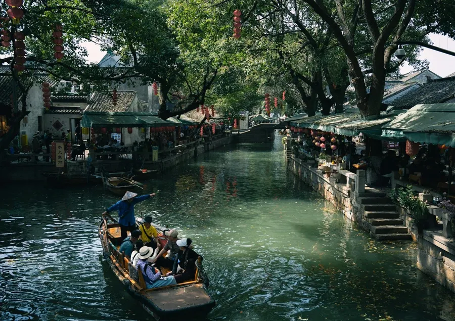 Traditional-river-market-tour-in-China.webp