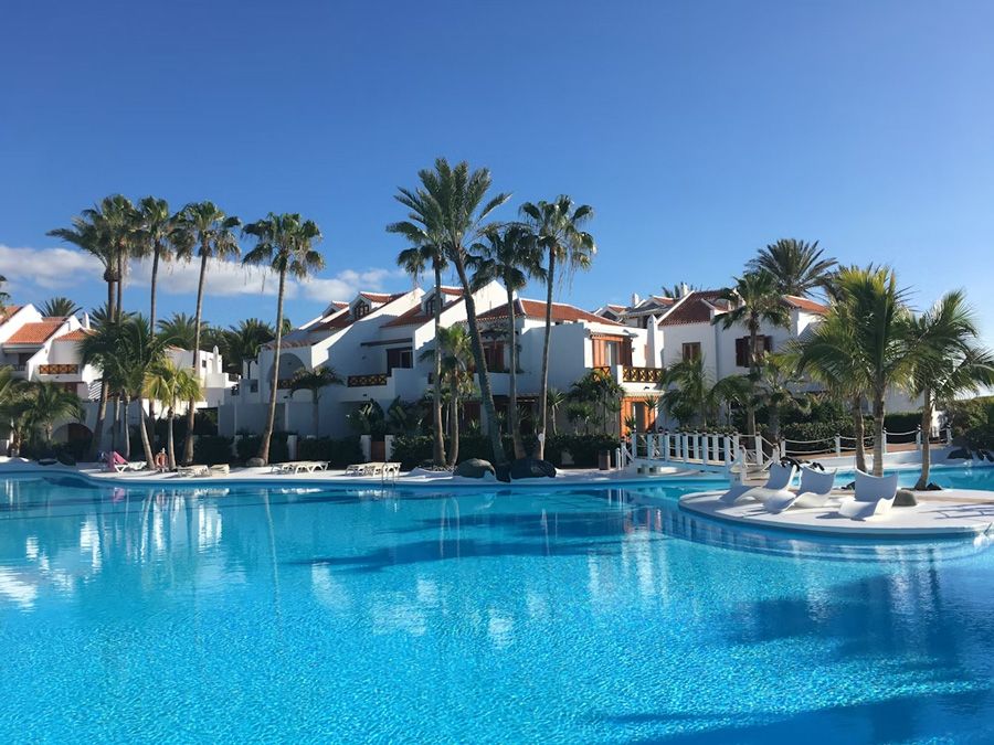 hotel-pool.jpg