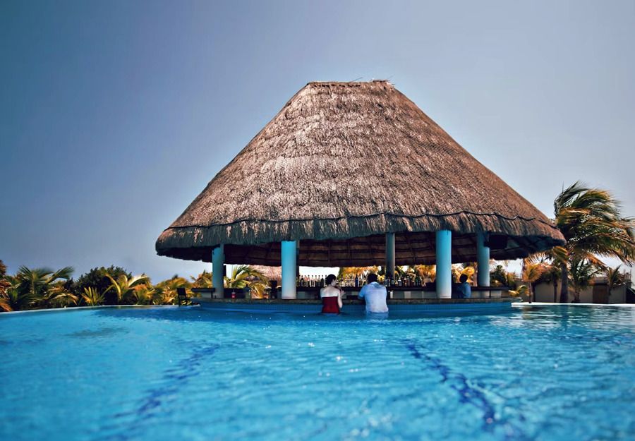 hotel-pool-bar.jpg