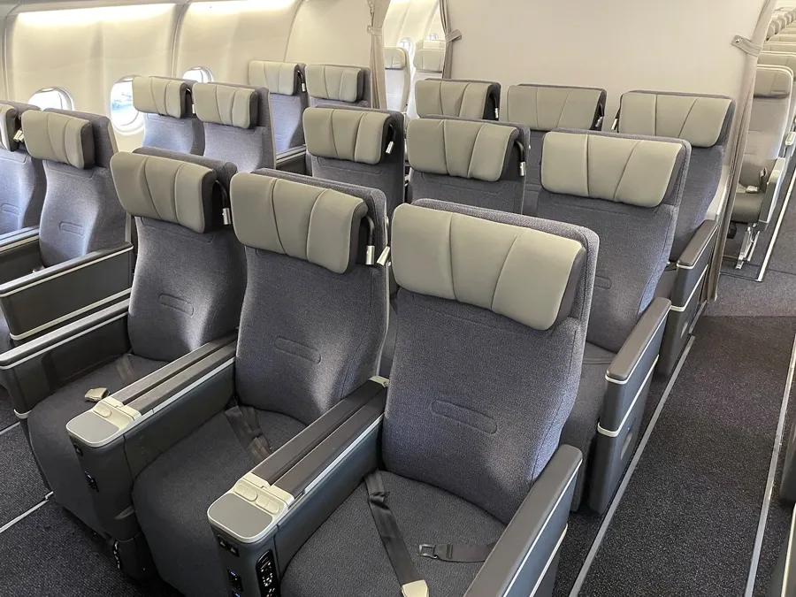 premium-economy-finnair-front-seats.webp
